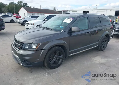 2019 Dodge Journey Crossroad z USA, uszkodzony, nr VIN 3C4PDCGGXKT716949
